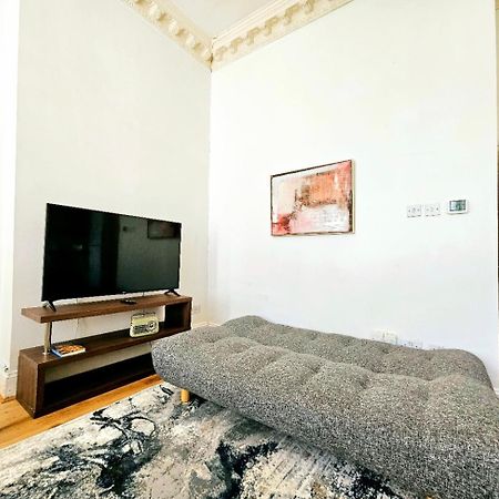 לונדון Charming Home With Private Balcony, On 1St Floor, With 2 Bathrooms, 3 Min Walk To Earl'S Court Station מראה חיצוני תמונה