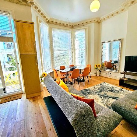 לונדון Charming Home With Private Balcony, On 1St Floor, With 2 Bathrooms, 3 Min Walk To Earl'S Court Station מראה חיצוני תמונה