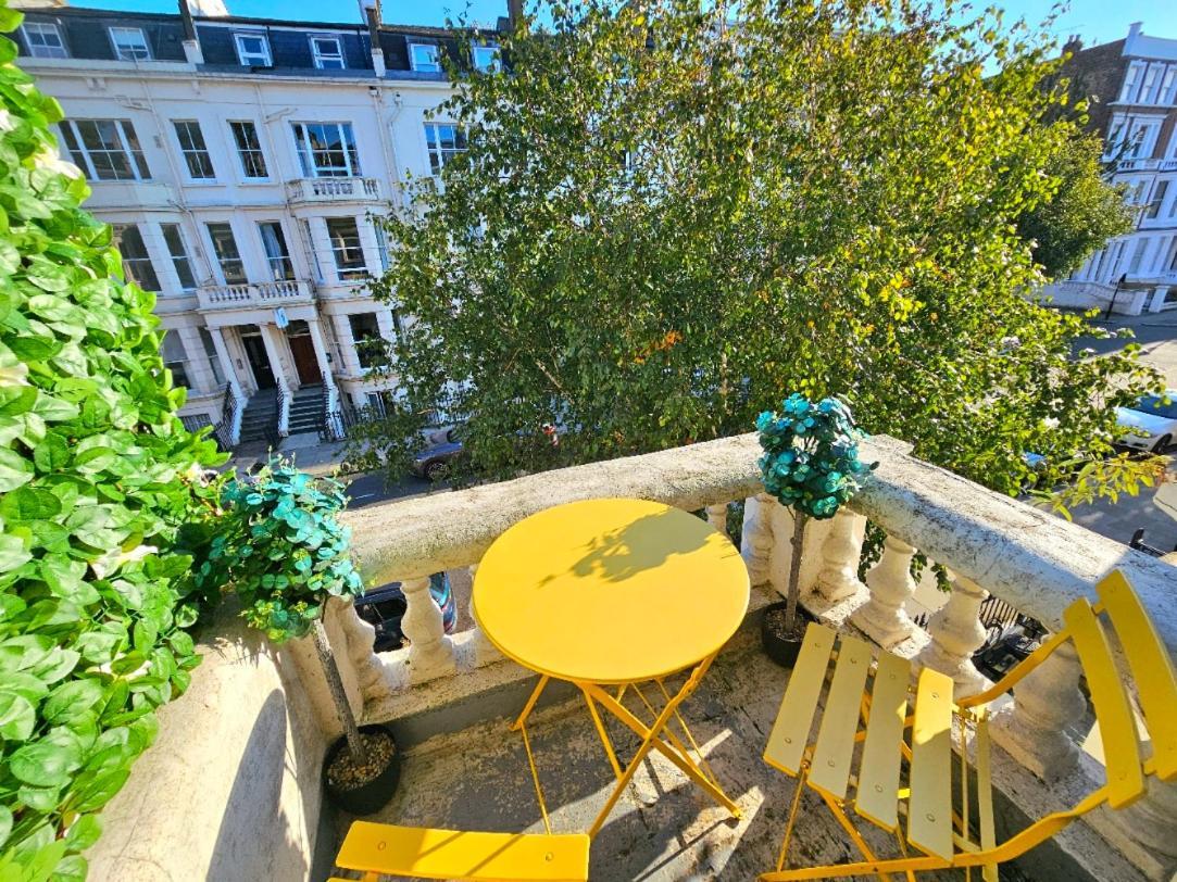 לונדון Charming Home With Private Balcony, On 1St Floor, With 2 Bathrooms, 3 Min Walk To Earl'S Court Station מראה חיצוני תמונה