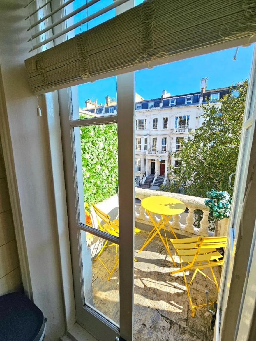 לונדון Charming Home With Private Balcony, On 1St Floor, With 2 Bathrooms, 3 Min Walk To Earl'S Court Station מראה חיצוני תמונה