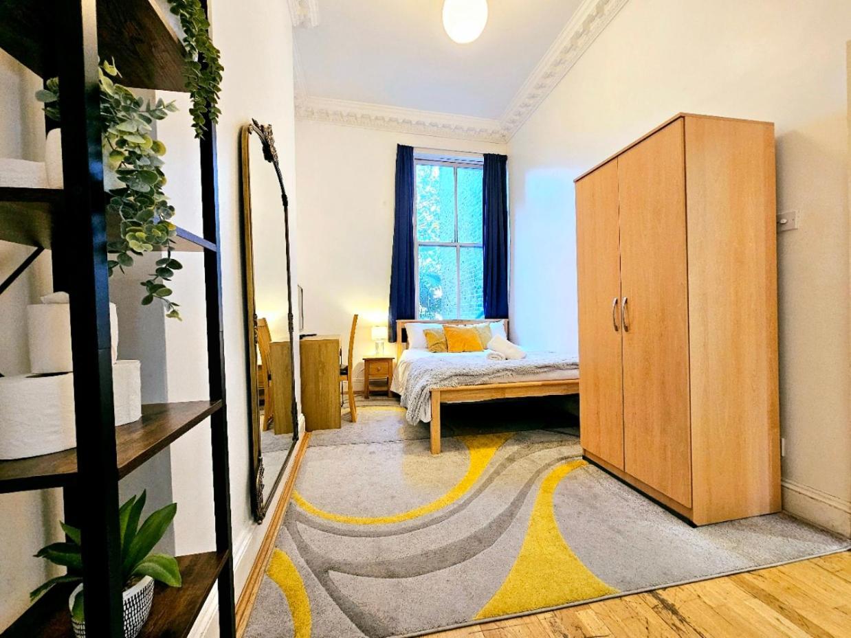 לונדון Charming Home With Private Balcony, On 1St Floor, With 2 Bathrooms, 3 Min Walk To Earl'S Court Station מראה חיצוני תמונה