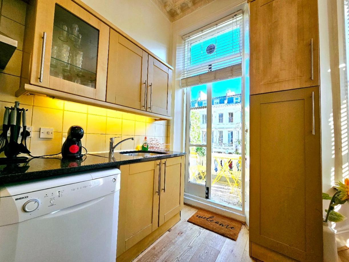 לונדון Charming Home With Private Balcony, On 1St Floor, With 2 Bathrooms, 3 Min Walk To Earl'S Court Station מראה חיצוני תמונה