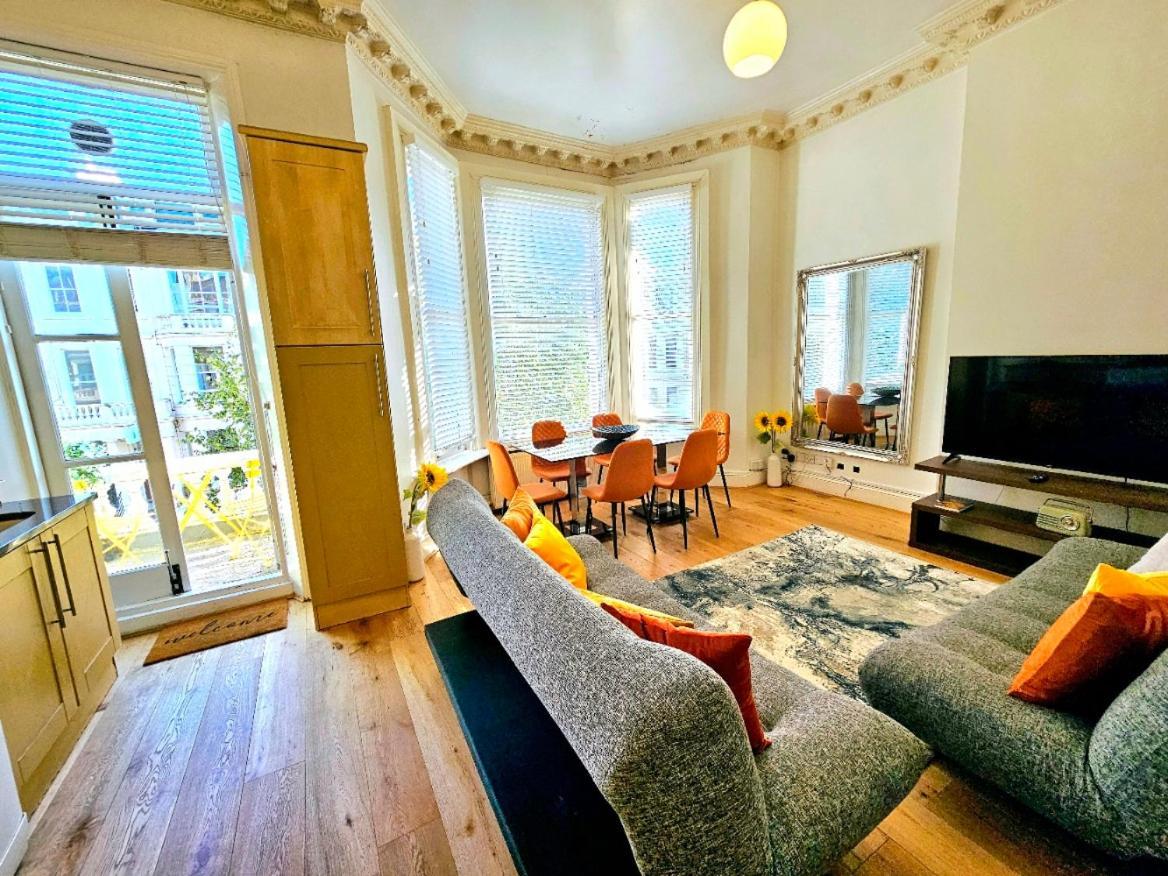 לונדון Charming Home With Private Balcony, On 1St Floor, With 2 Bathrooms, 3 Min Walk To Earl'S Court Station מראה חיצוני תמונה